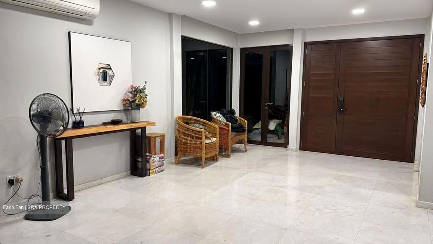 Paya Lebar Crescent (D19), Terrace #609553201